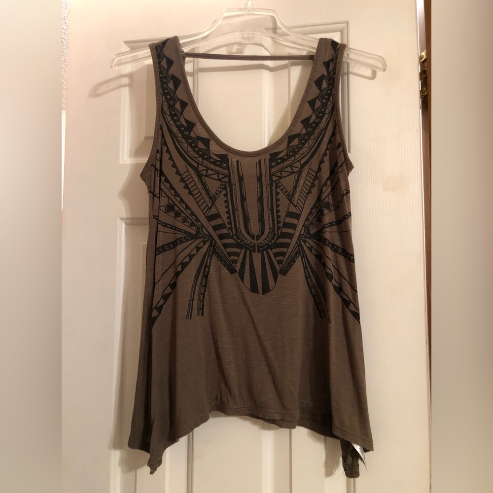 Jessica Simpson tank top